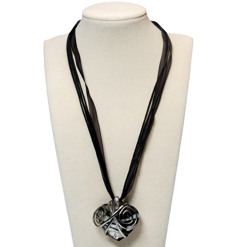 Wire Wrapped Heart Pendant Necklace Lace 16" Unsigned